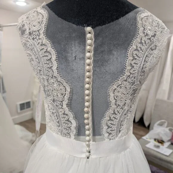 JJ's House Size 10 A-Line Wedding Dress - Picture 5 of 6